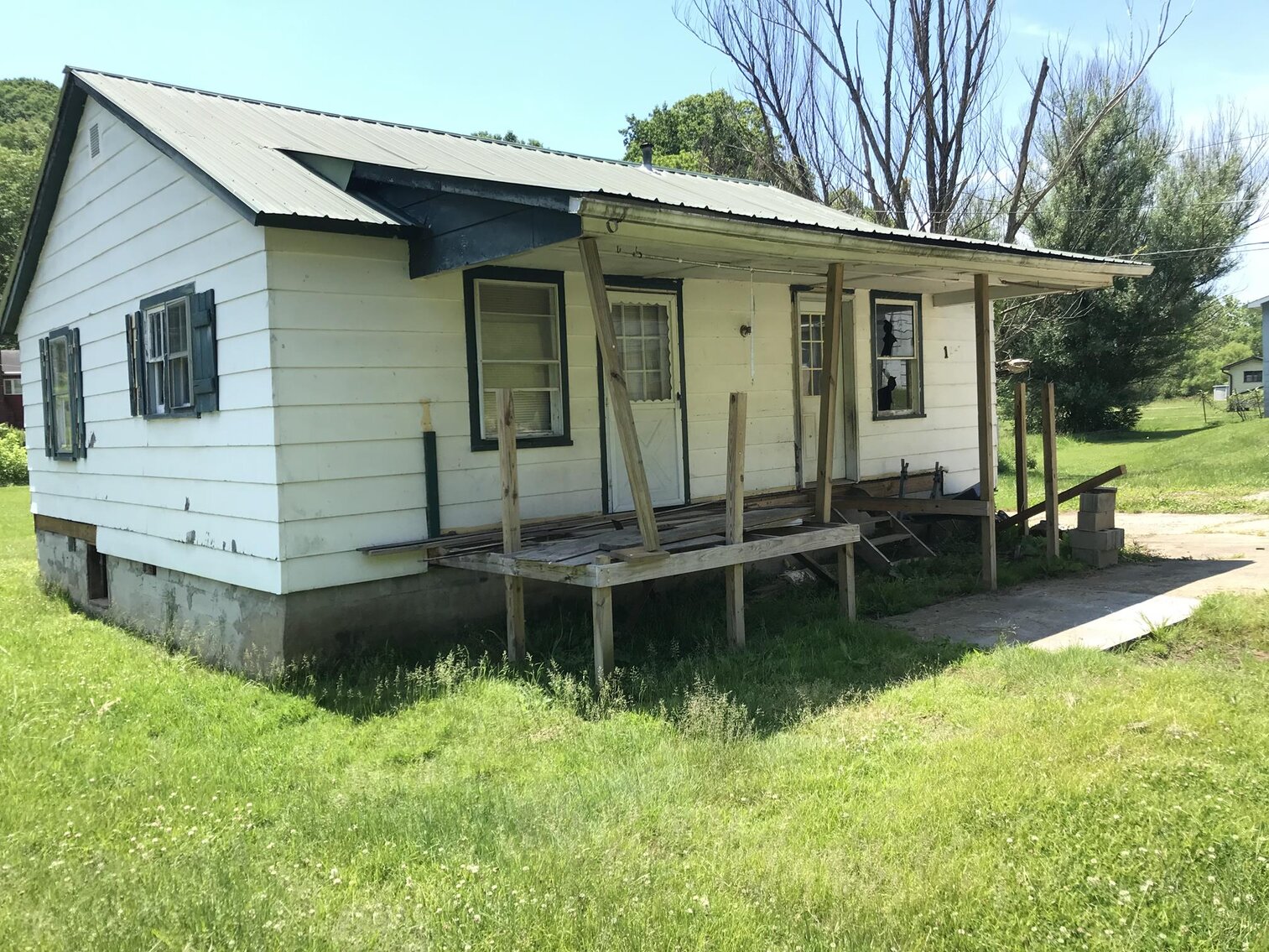 Image for SOLD - 2 Homes in Nitro Selling to the Highest Bidder