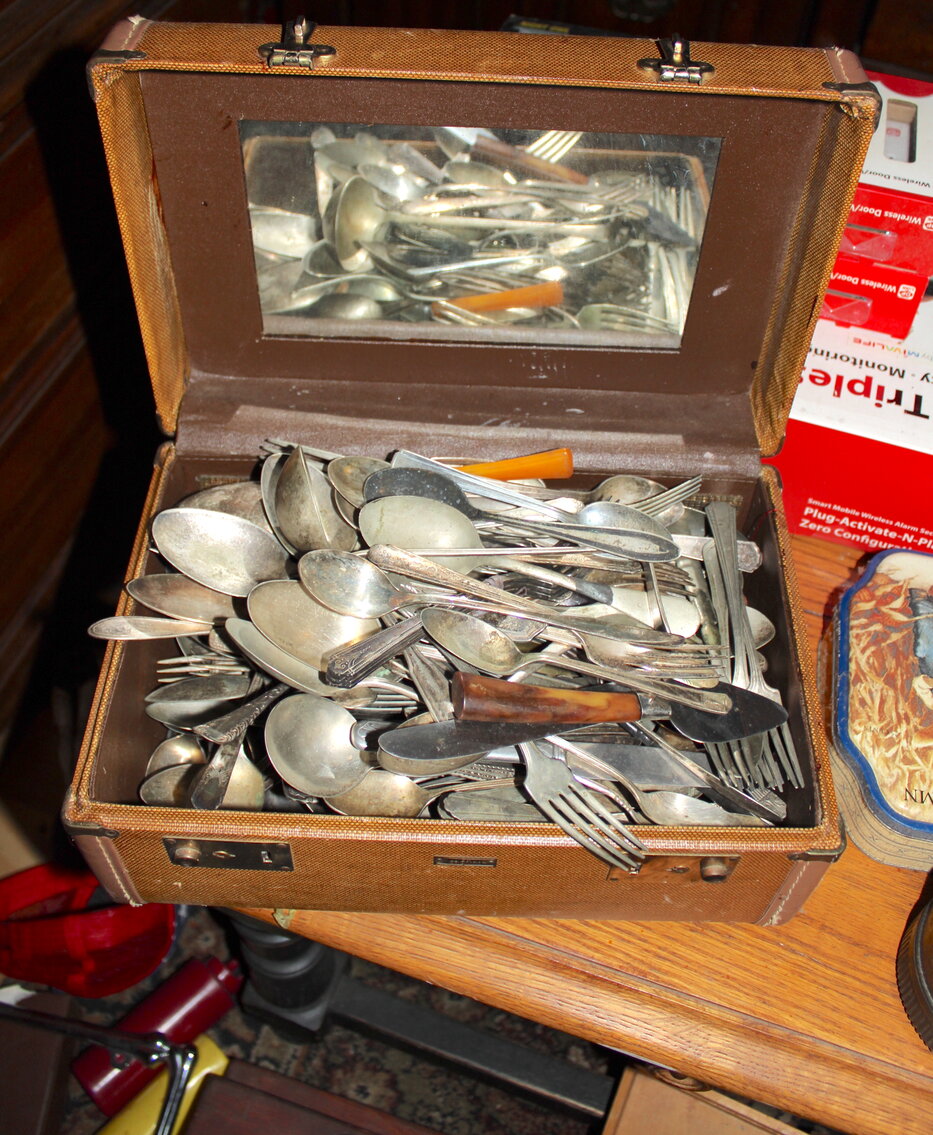 Image for LIVING ESTATE AUCTION