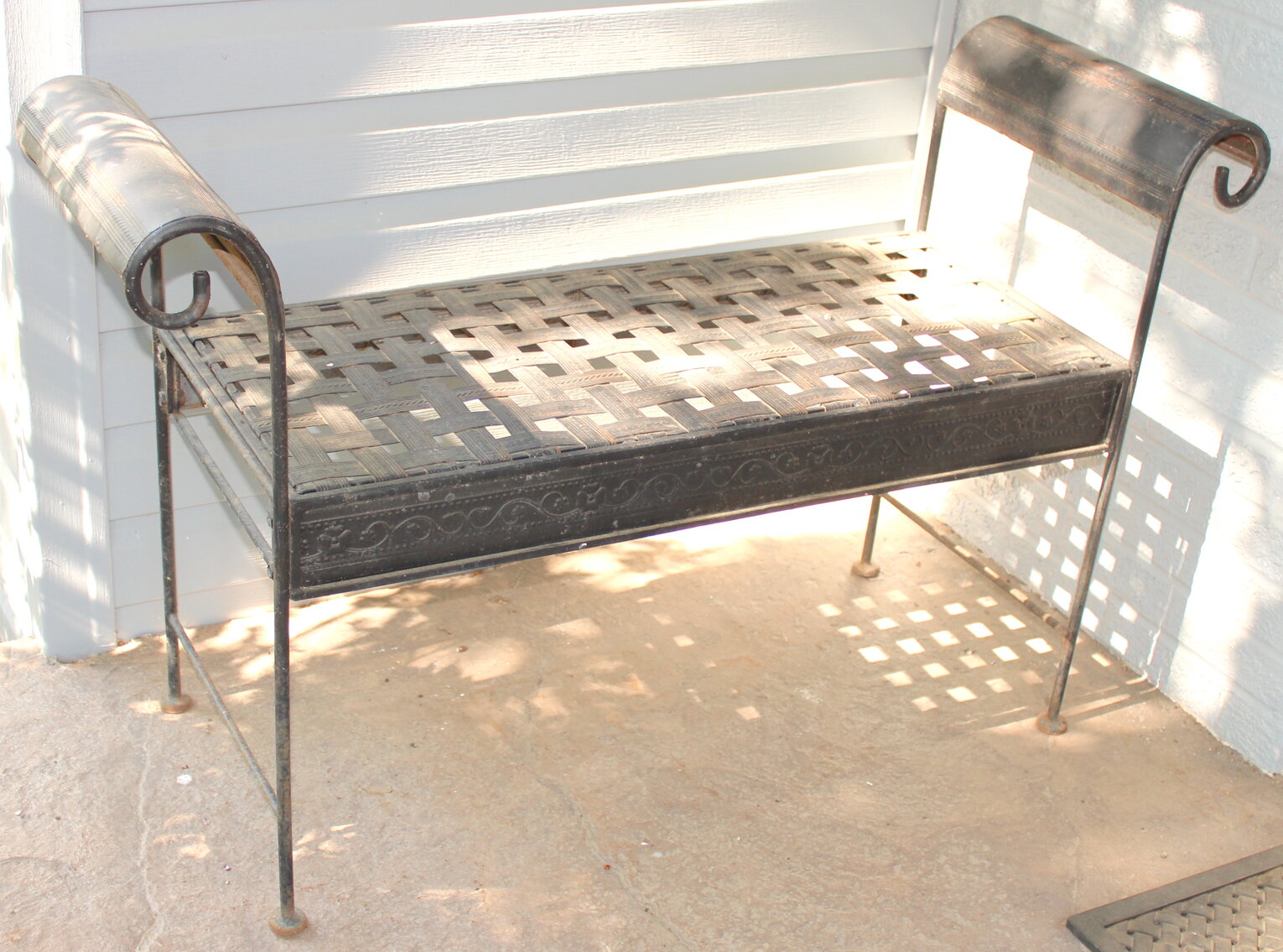 Image for LIVING ESTATE AUCTION