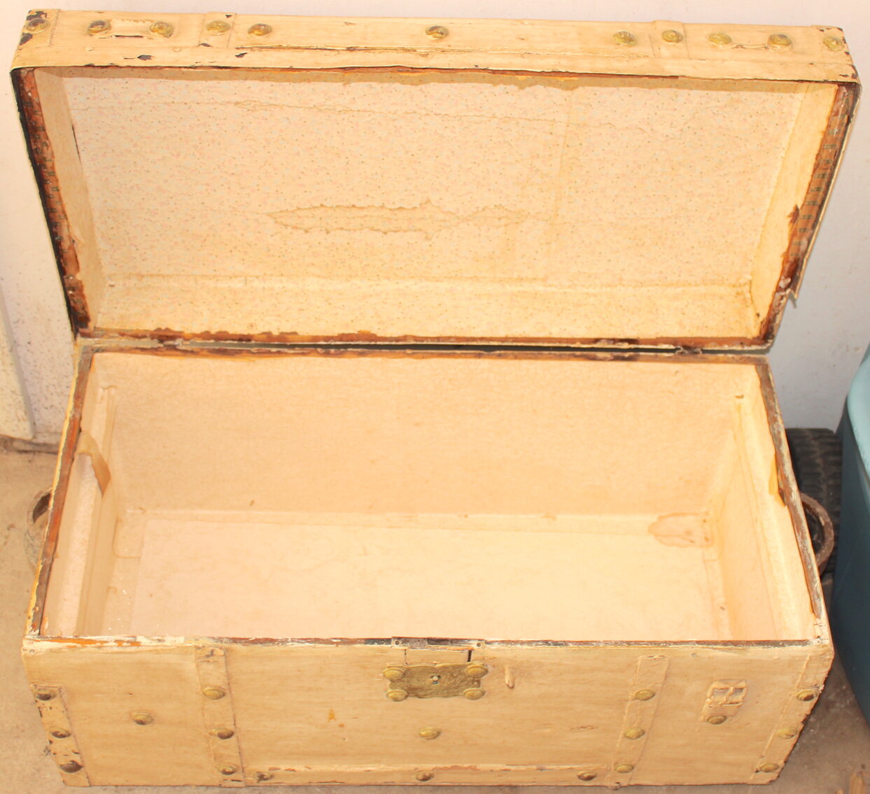 Image for LIVING ESTATE AUCTION