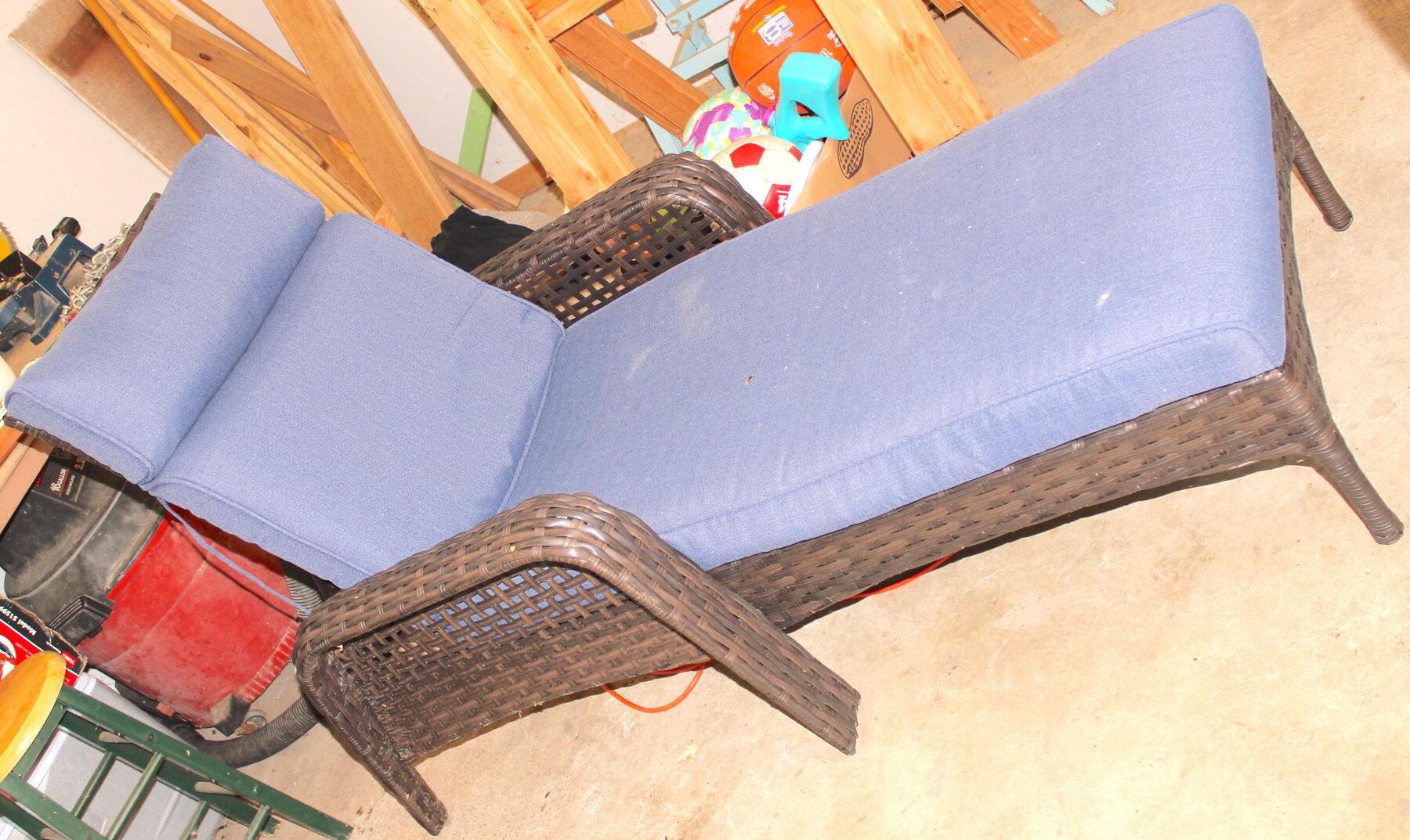 Image for LIVING ESTATE AUCTION