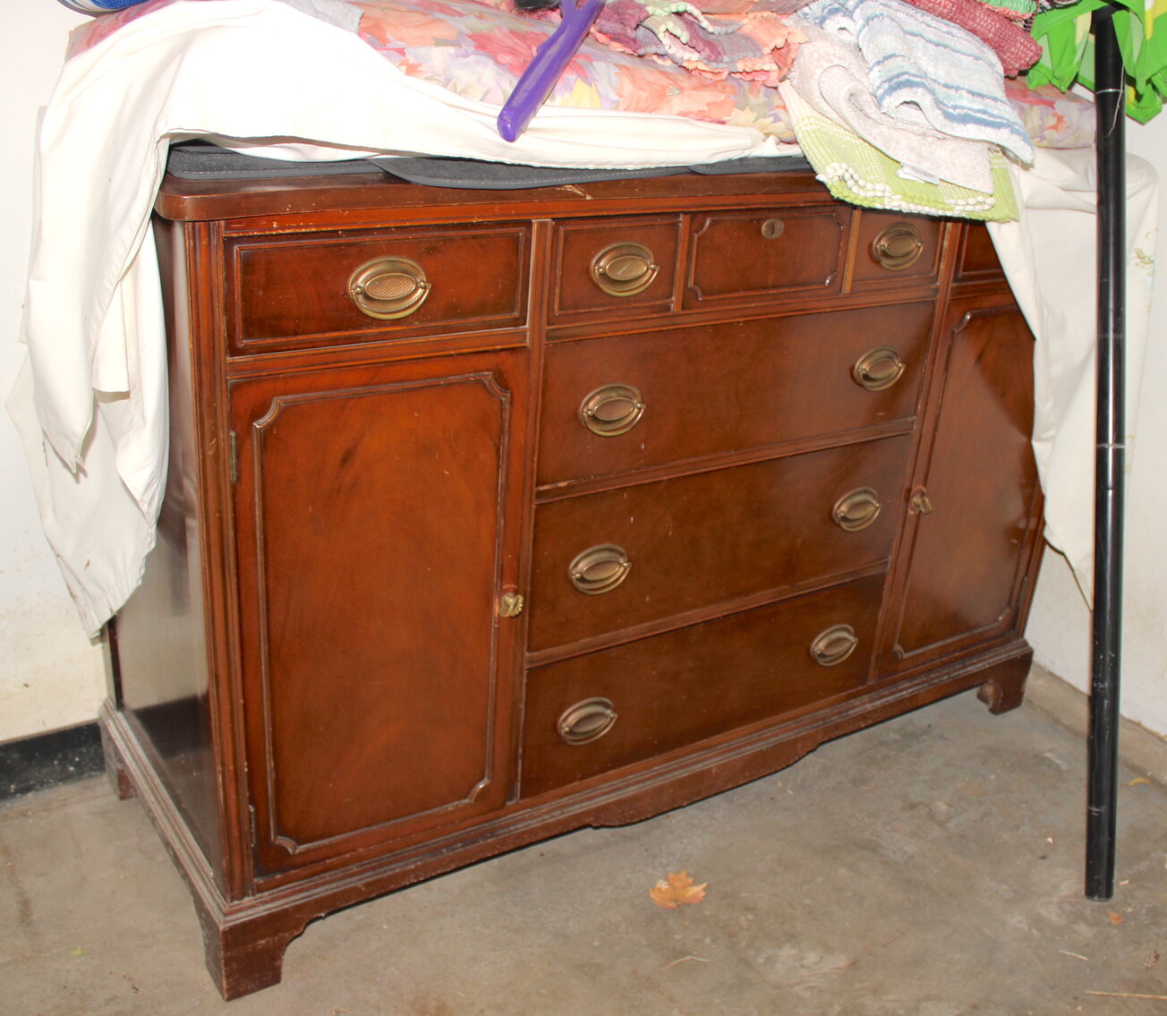 Image for LIVING ESTATE AUCTION