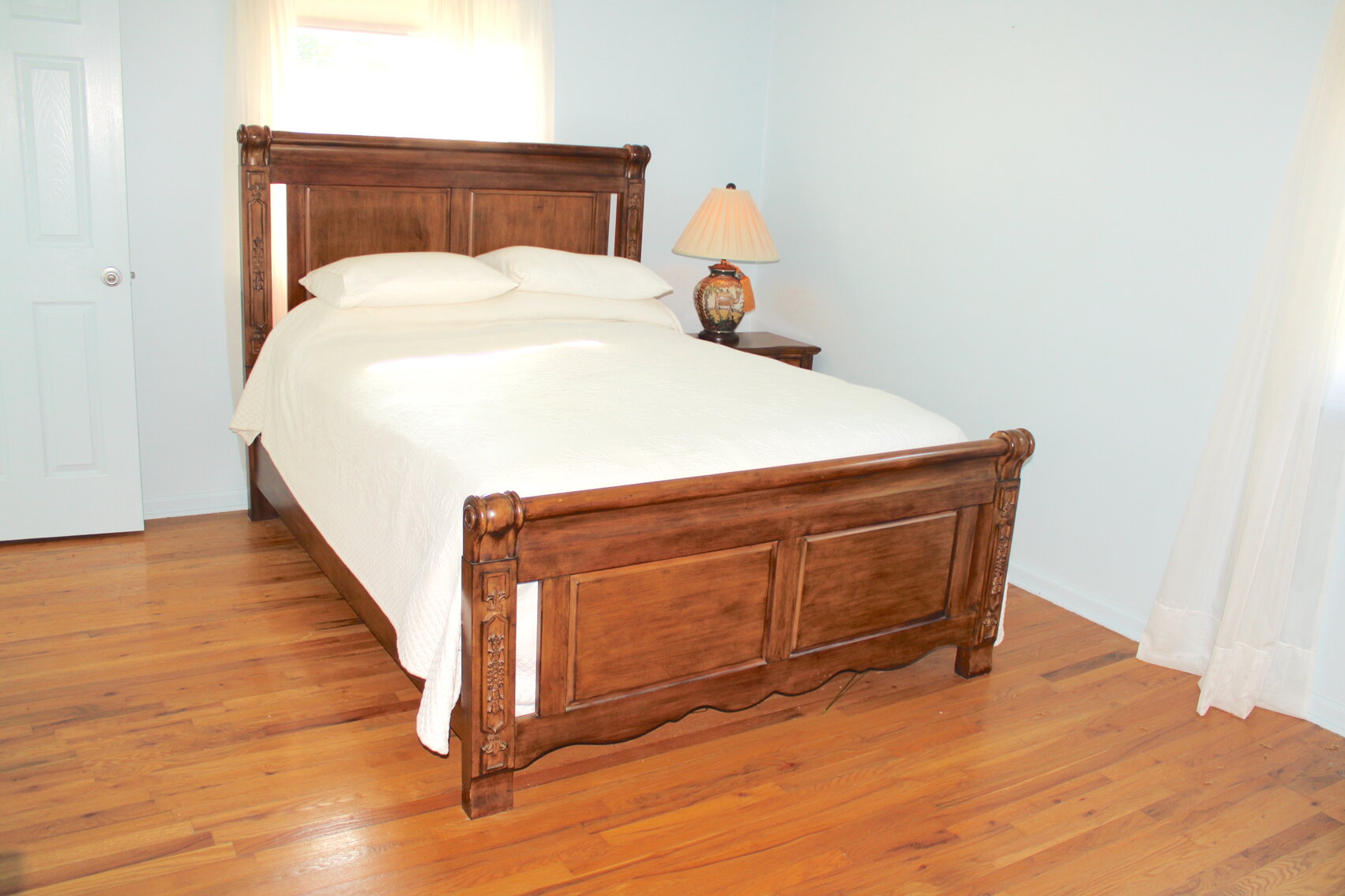 Image for LIVING ESTATE AUCTION