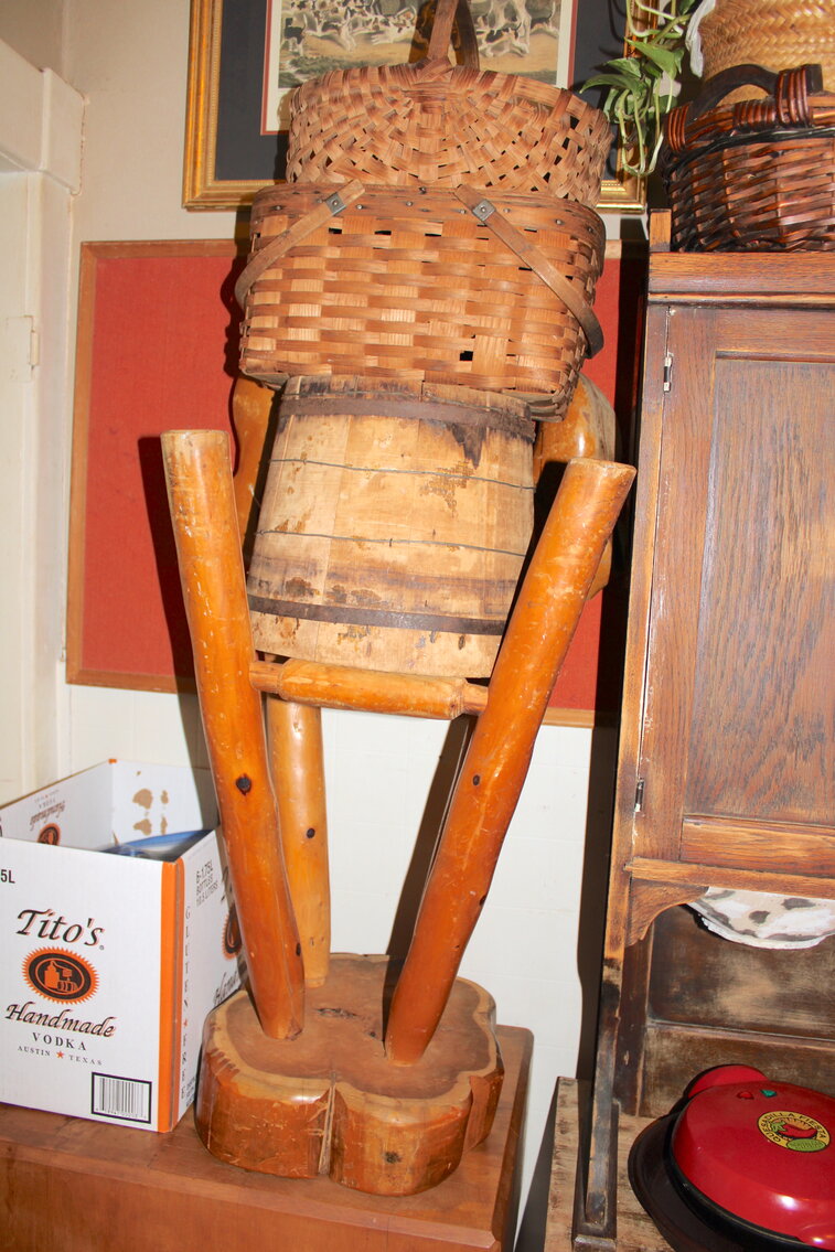 Image for LIVING ESTATE AUCTION