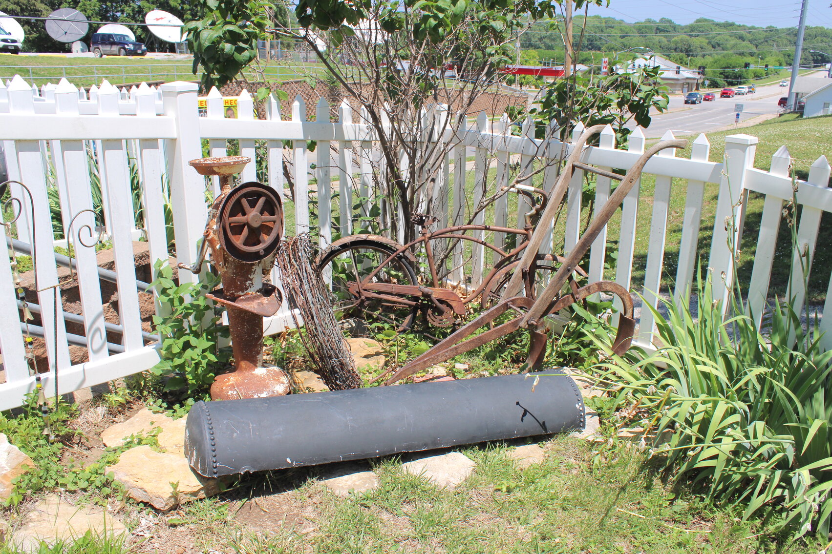 Image for LIVING ESTATE AUCTION