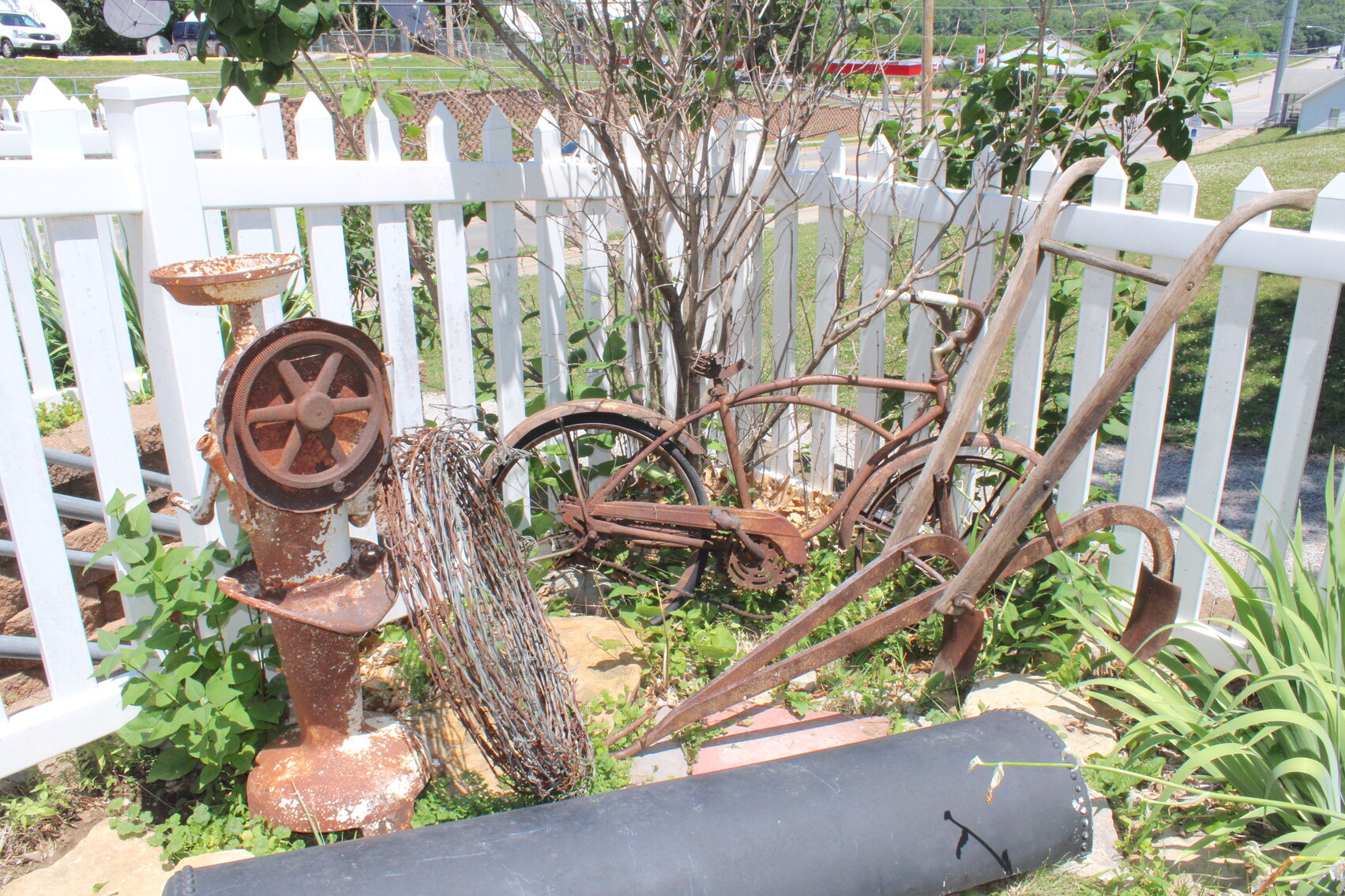 Image for LIVING ESTATE AUCTION