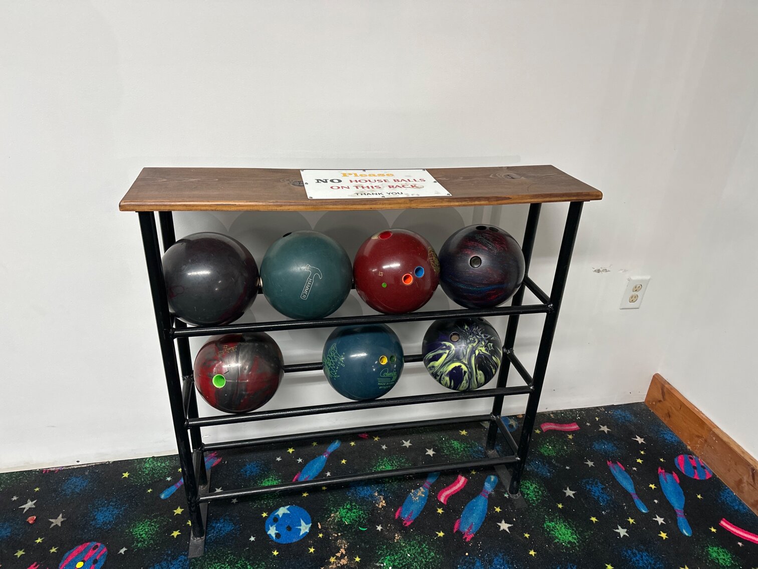  Bowling Ball Rack with Balls