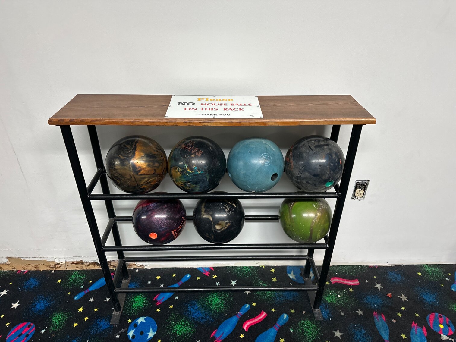 Balling Ball Rack and Bowling Balls