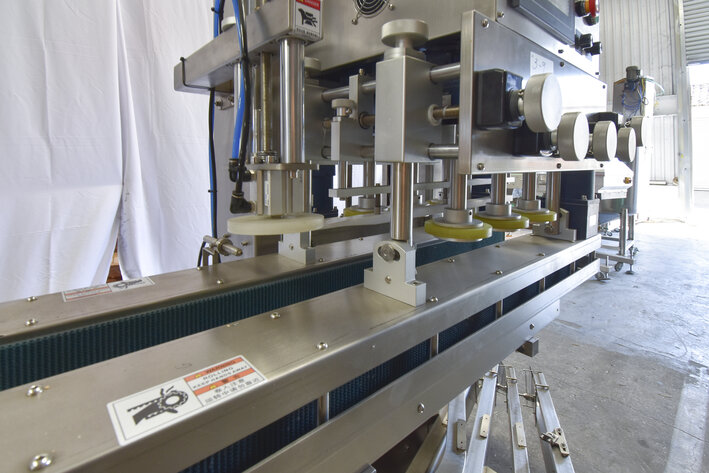 Image for MJK1656 Press Cap Machine with 6 spindle Retorquer