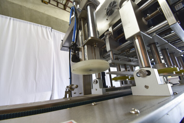 Image for MJK1656 Press Cap Machine with 6 spindle Retorquer