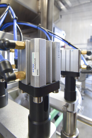 Image for MJK1658 Suny Group 12 Head Liquid Filler Model: SYC2