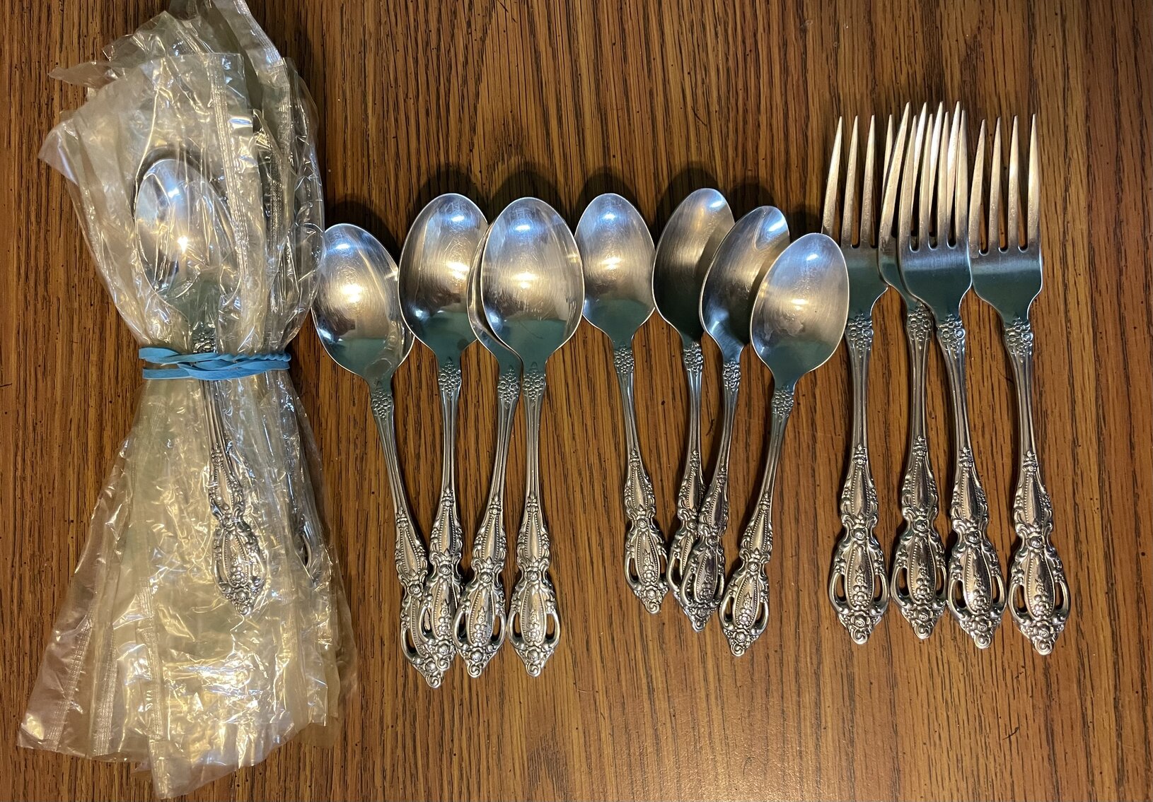 New & Used Oneida USA Flatware 30 Piece Forks, Spoons and Tablespoons - 18 New, 12 Used