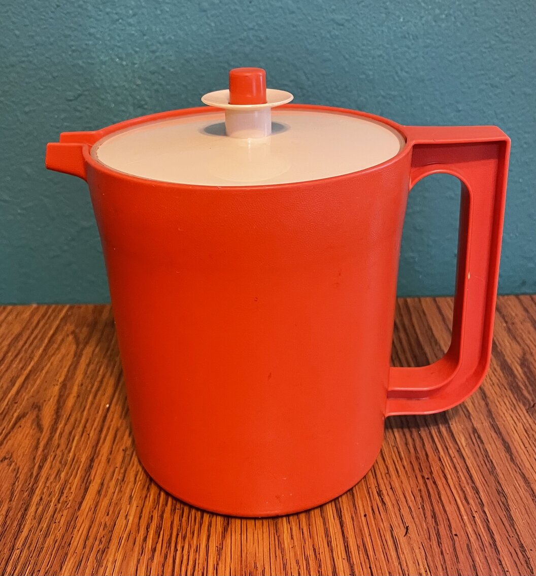 Vintage Tupperware 1.5qt Seal Tight Pitcher 1575-8