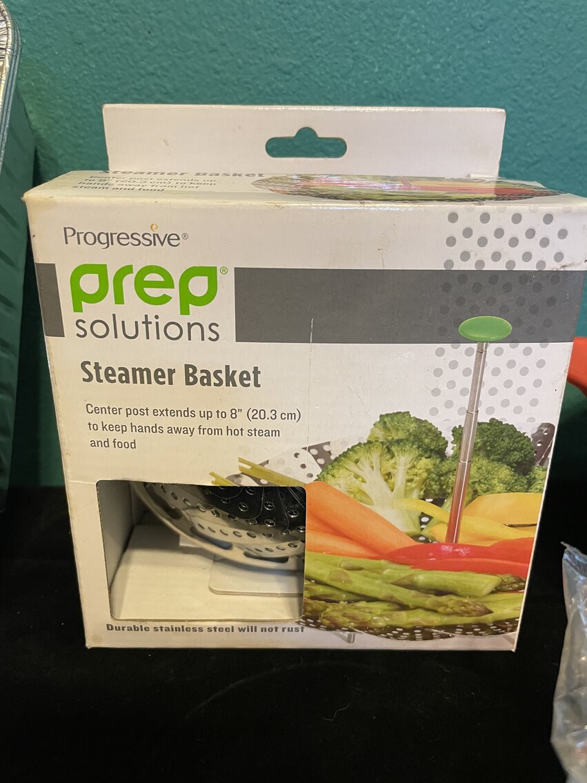 Lot of New to Almost New Kitchen Items