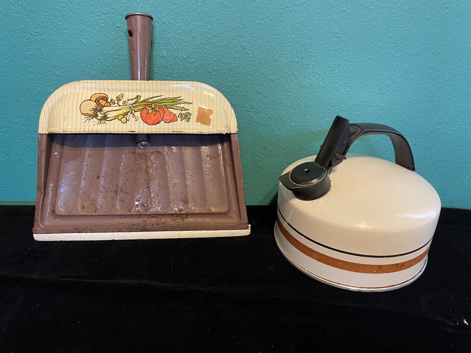 Vintage MCM Ballonoff Dustpan and Royal Teapot