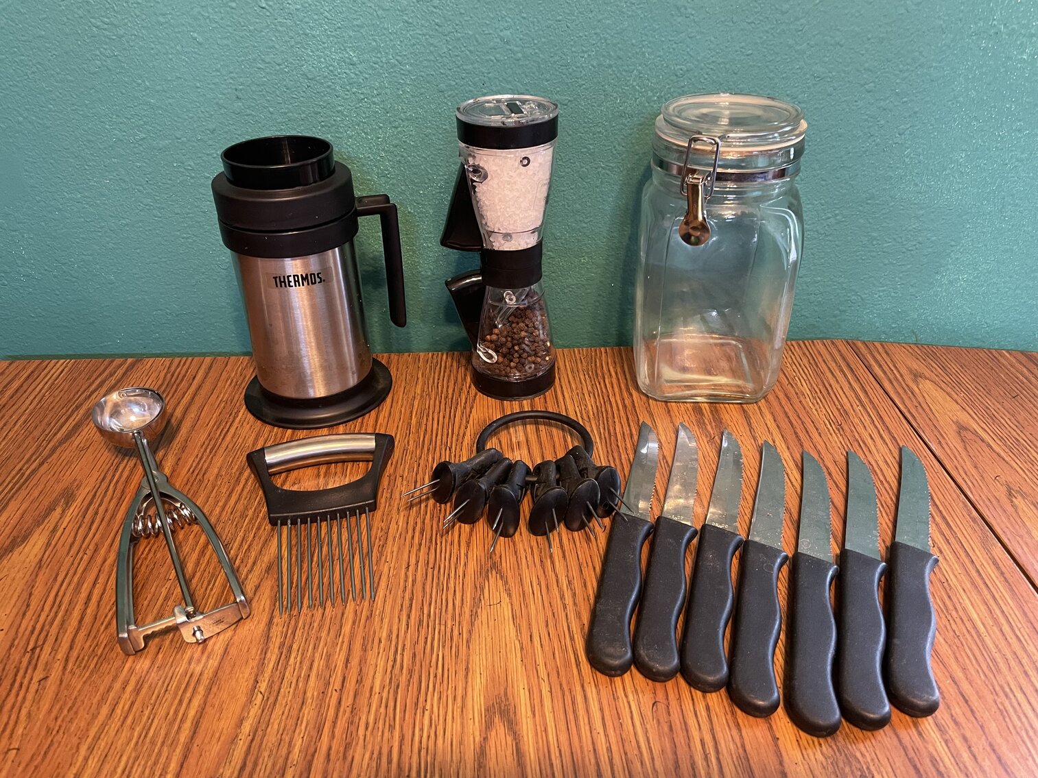 Lot of a Variety of Kitchen Items