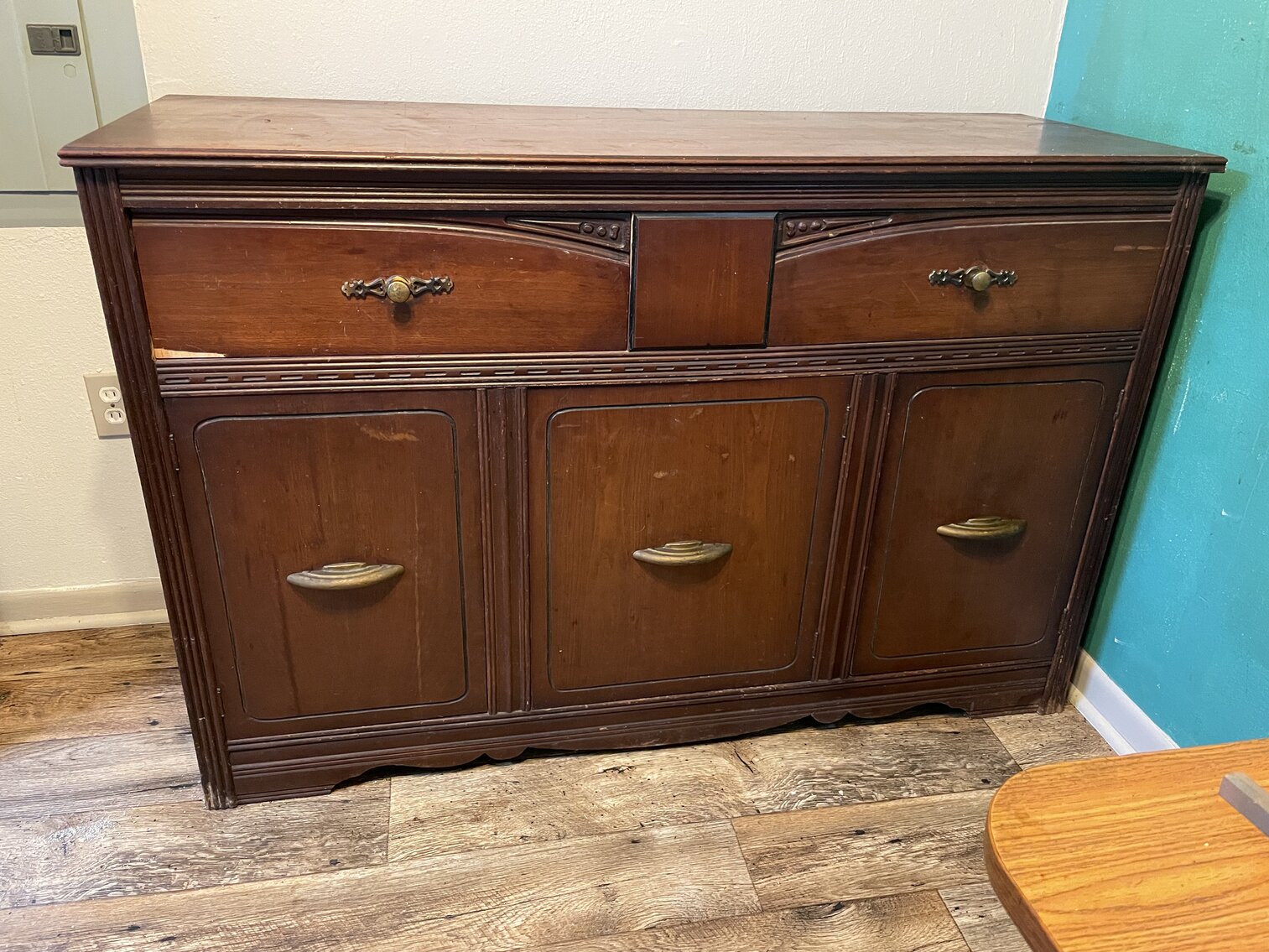 Vintage Wood Veneer Buffet w/Brass Pulls 56x37x20
