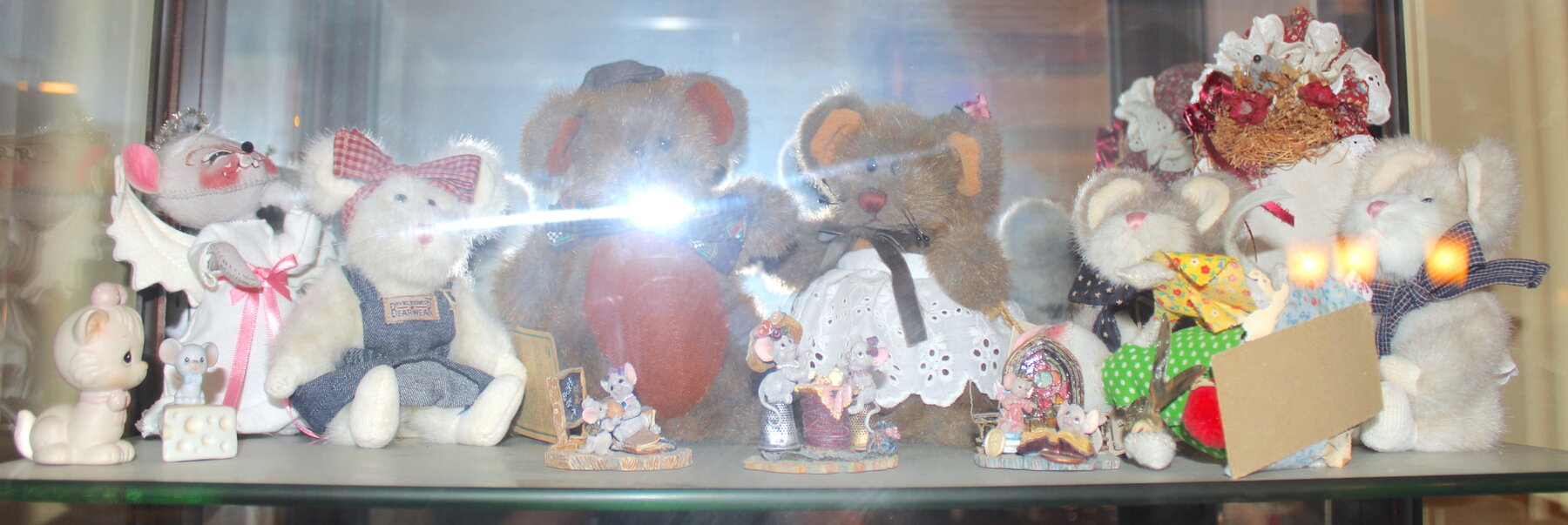 Image for LIVING ESTATE AUCTION