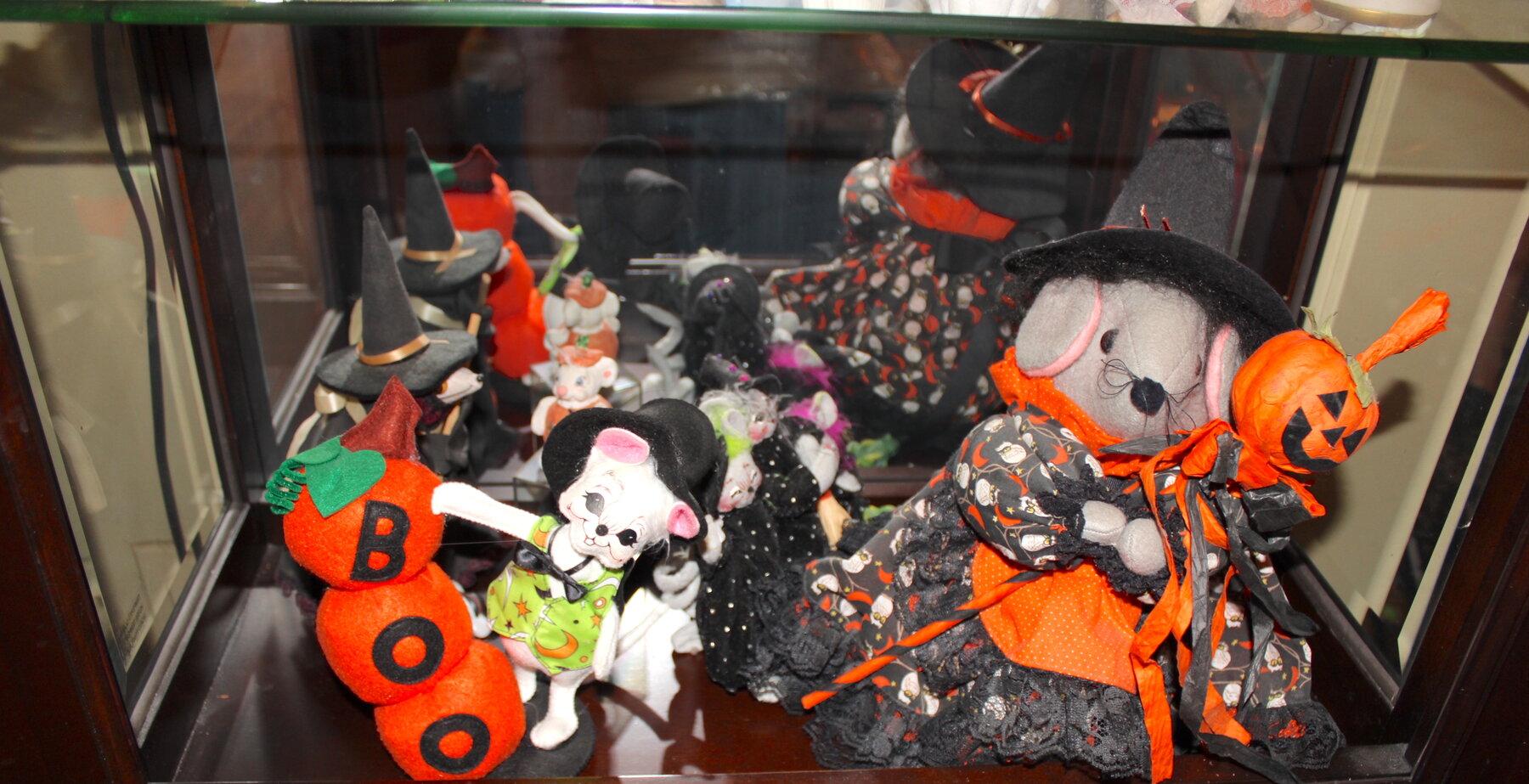 Image for LIVING ESTATE AUCTION