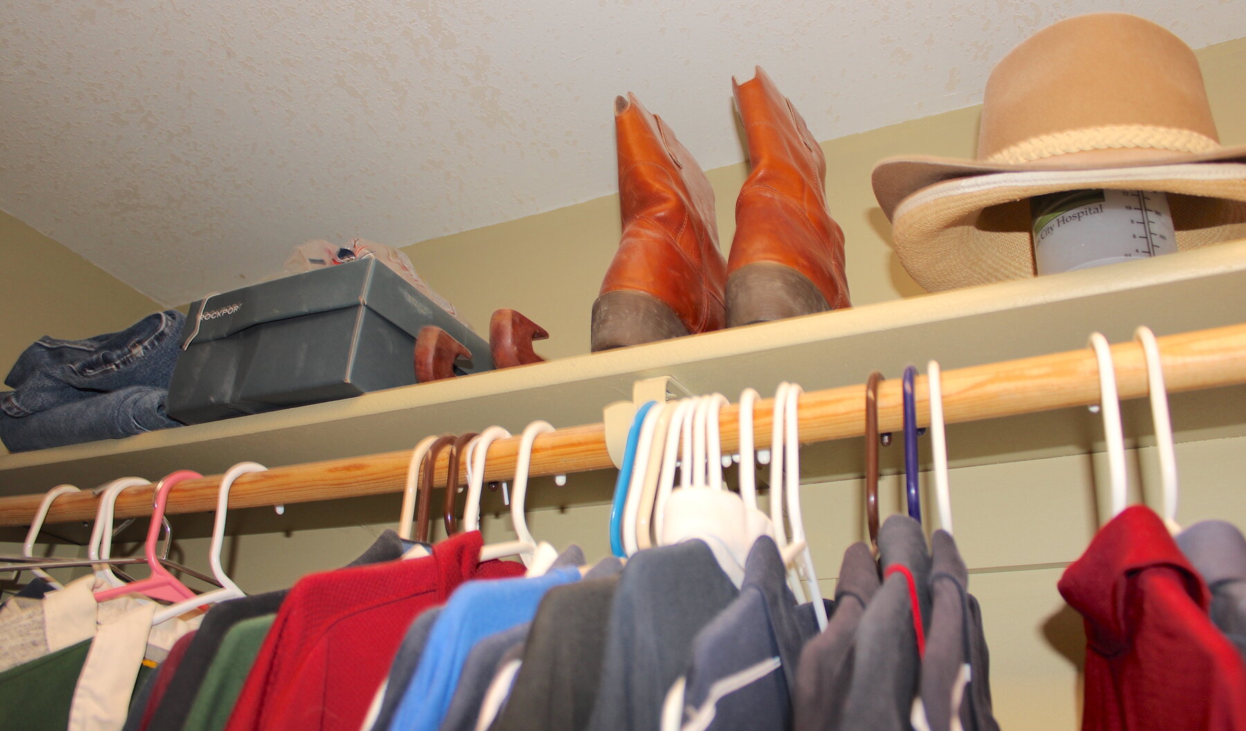 Image for LIVING ESTATE AUCTION