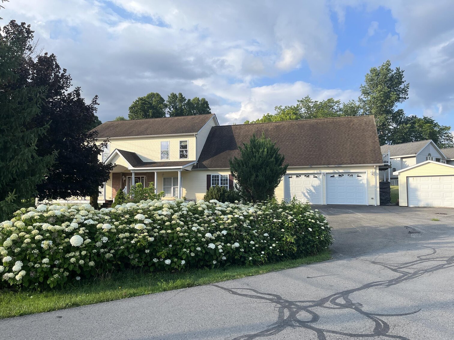 Image for SOLD $220,000 - Prominent 5 Bedroom in Brookhaven Selling to the Highest Bidder