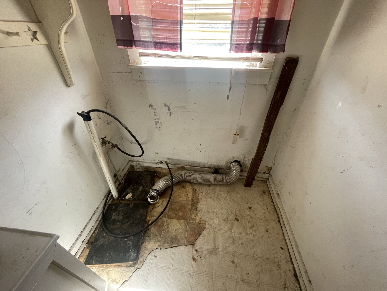 Image for SOLD - 2 Homes in Nitro Selling to the Highest Bidder