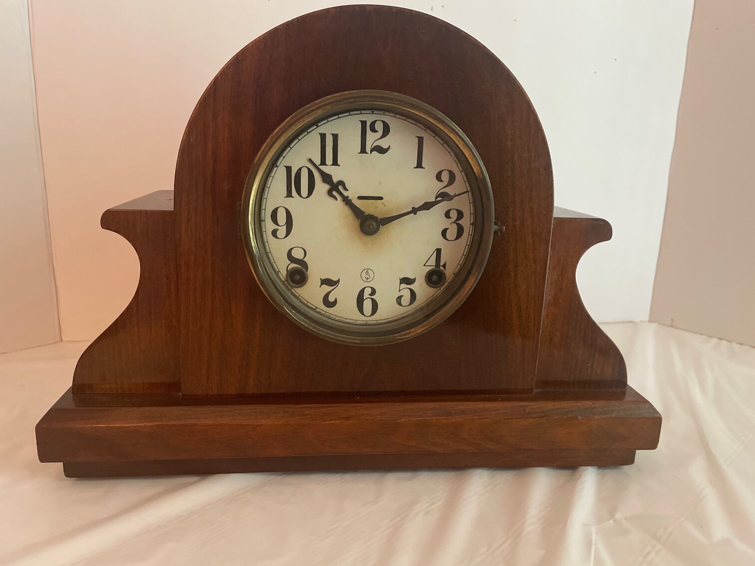 Wooden mantel clock