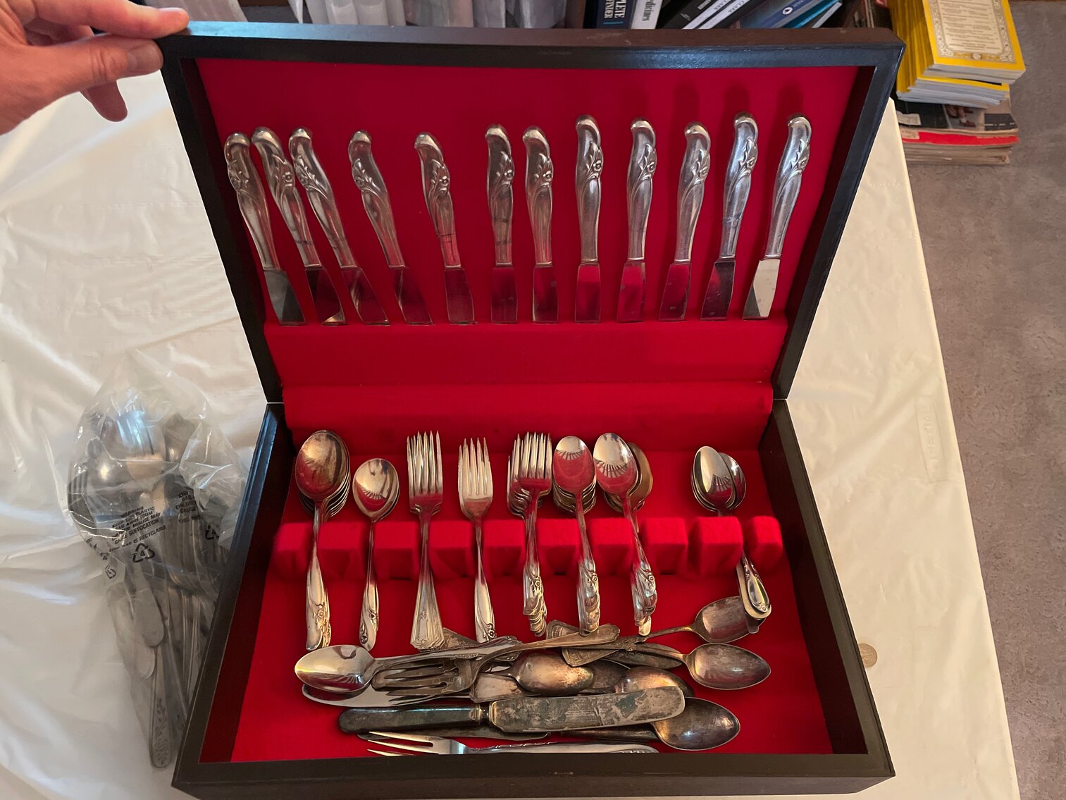 Silverware -Silver plated flatware/cutlery Lot 1 of 8