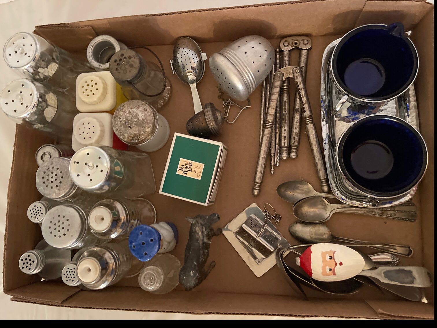 Lot of formal place setting accessories