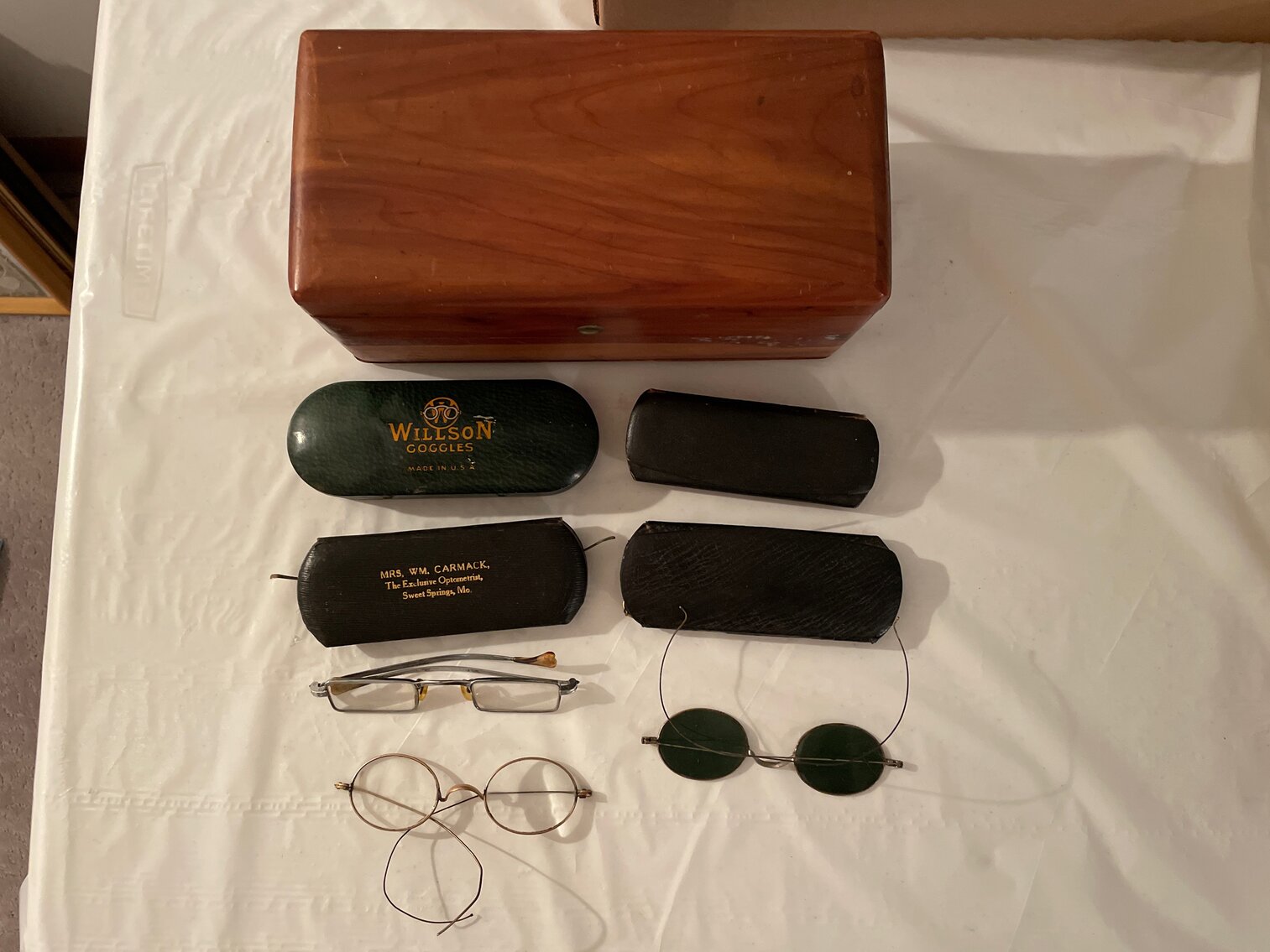 Vintage eyeglasses - gold filled, in wooden box