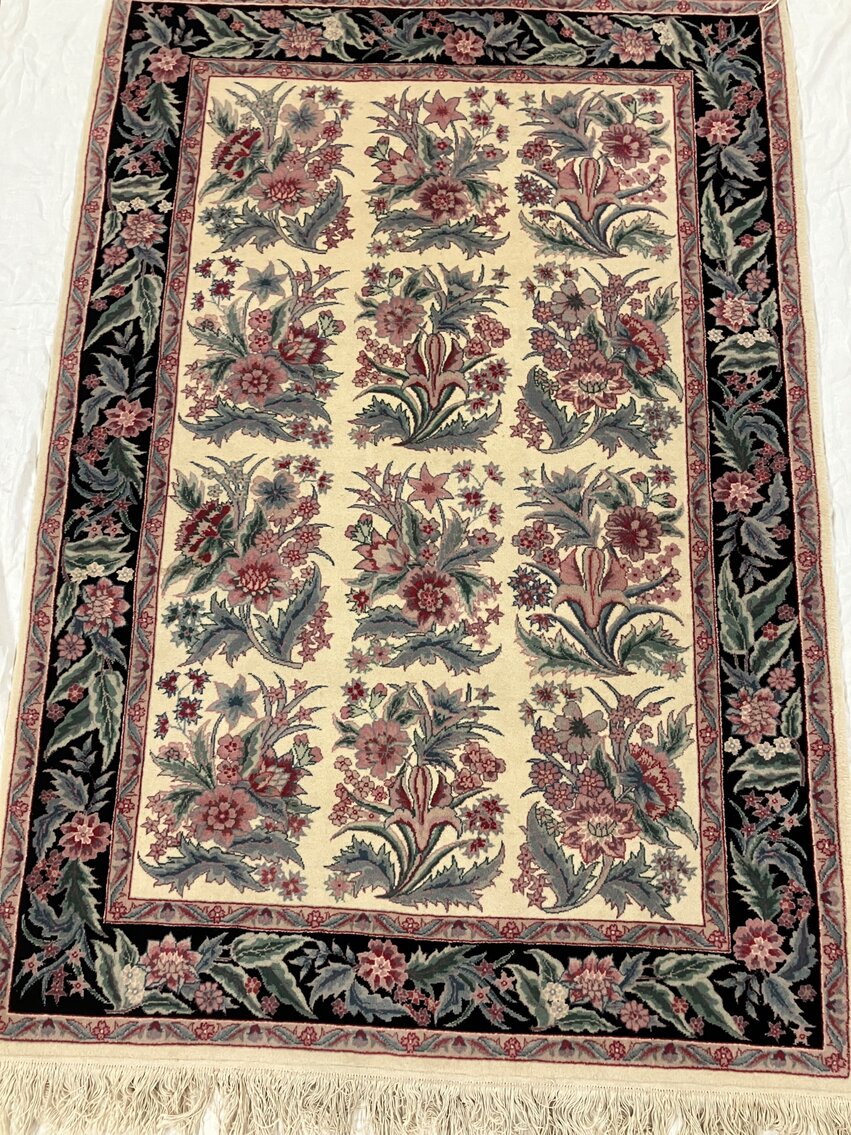 Beautiful Handwoven Wool Rug in Pinks & Ivory - 4' x 6'