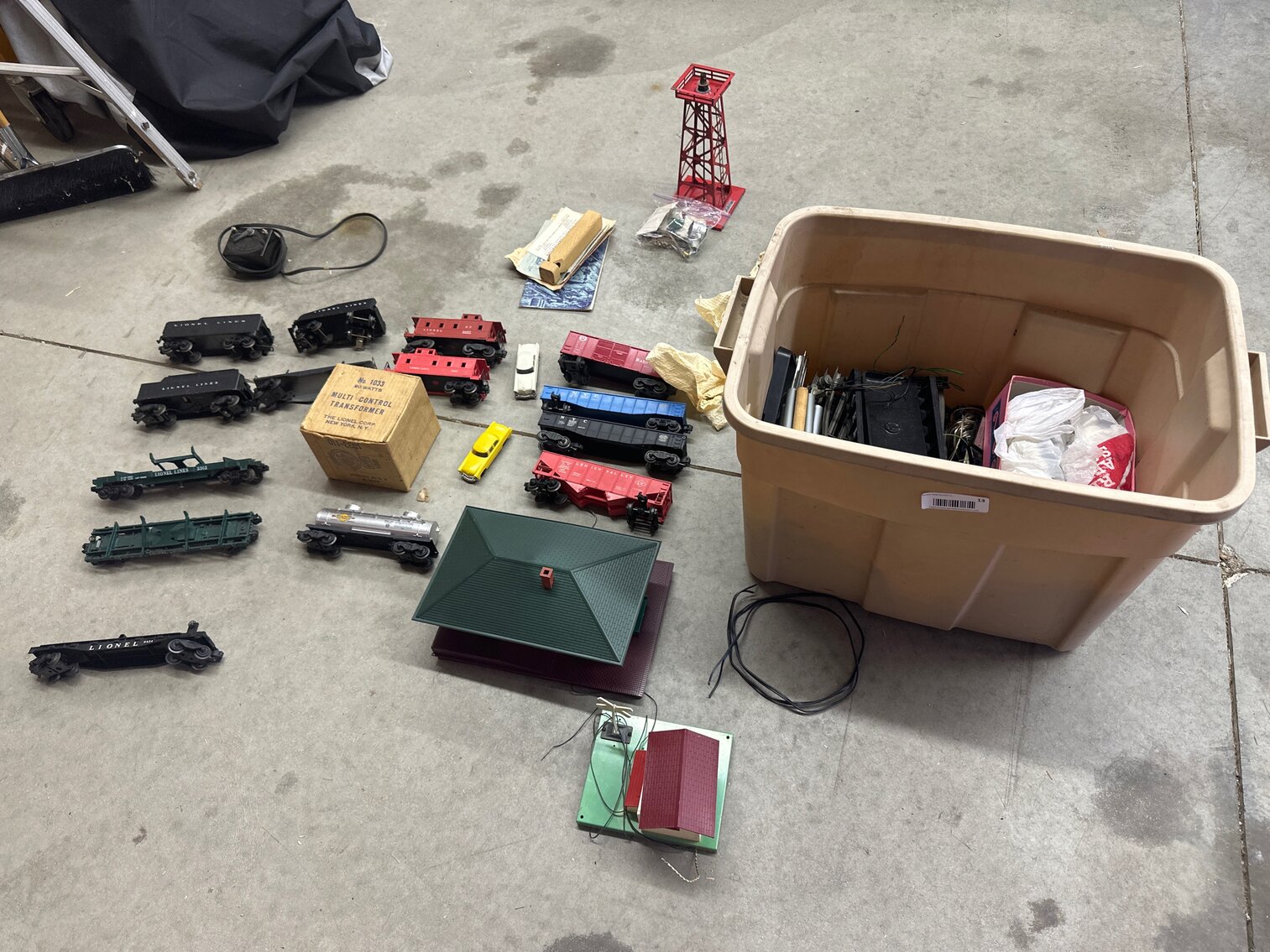 Lionel Trains and Accessories 