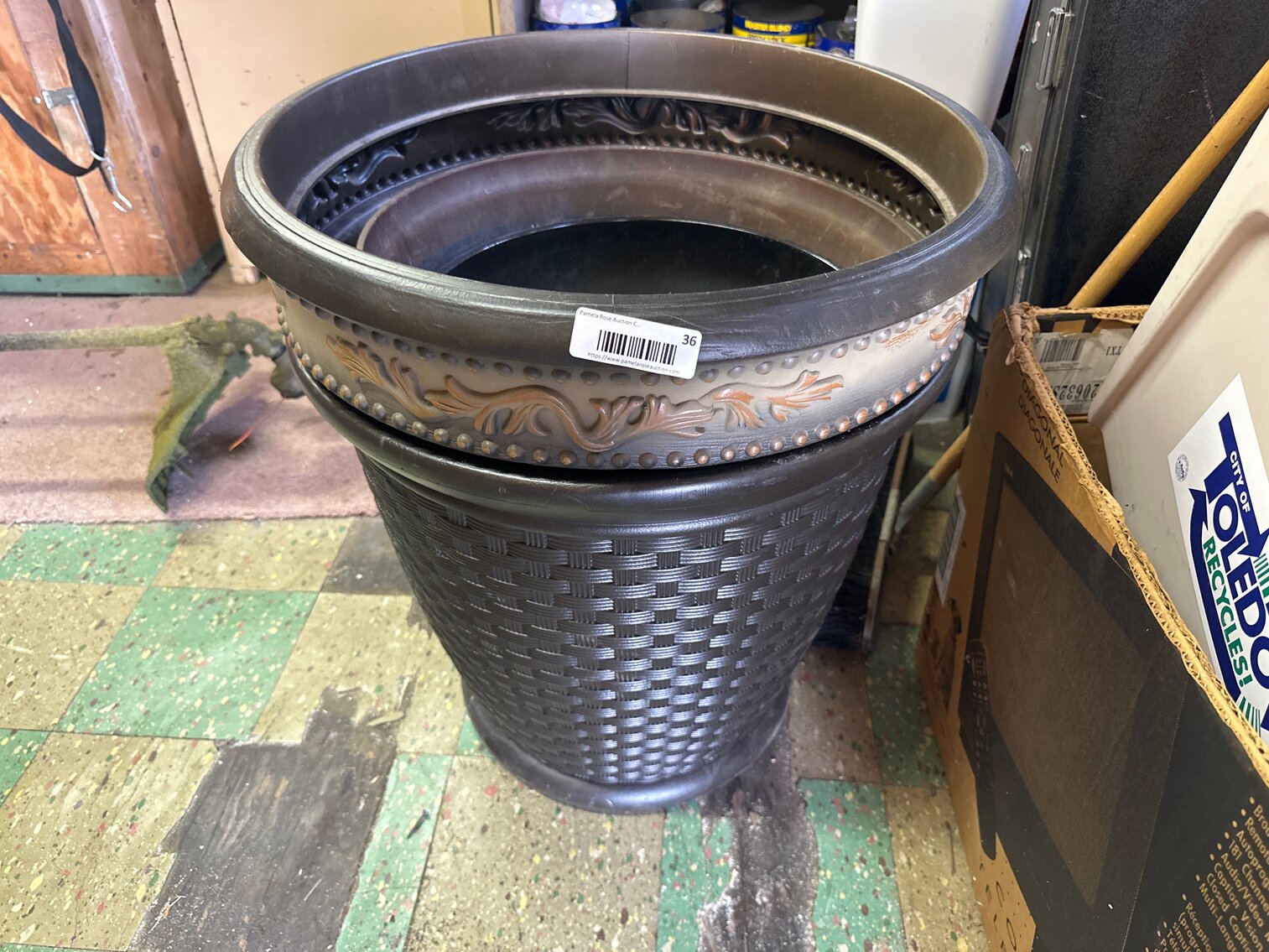 (4) Plastic Planters