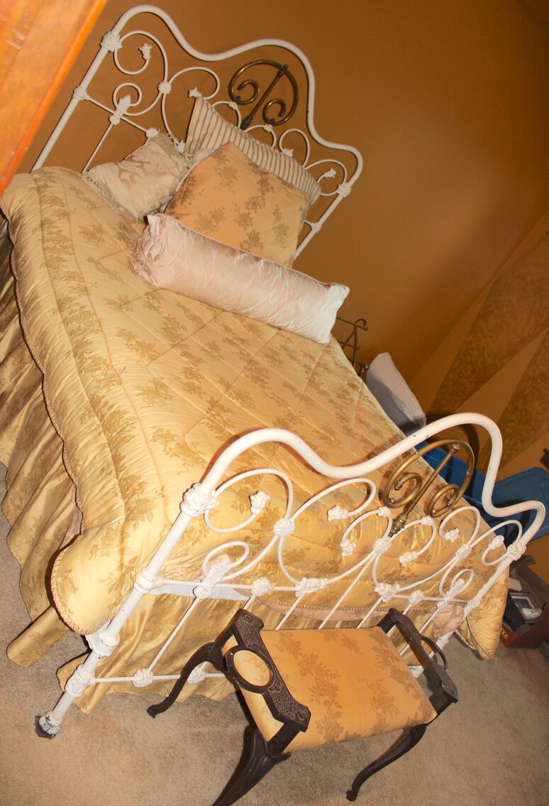 Image for LIVING ESTATE AUCTION