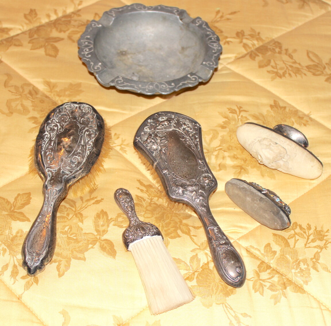 Image for LIVING ESTATE AUCTION