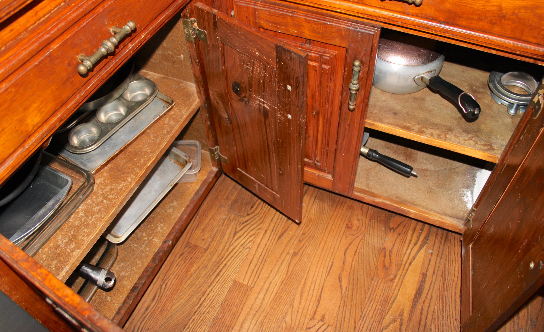 Image for LIVING ESTATE AUCTION