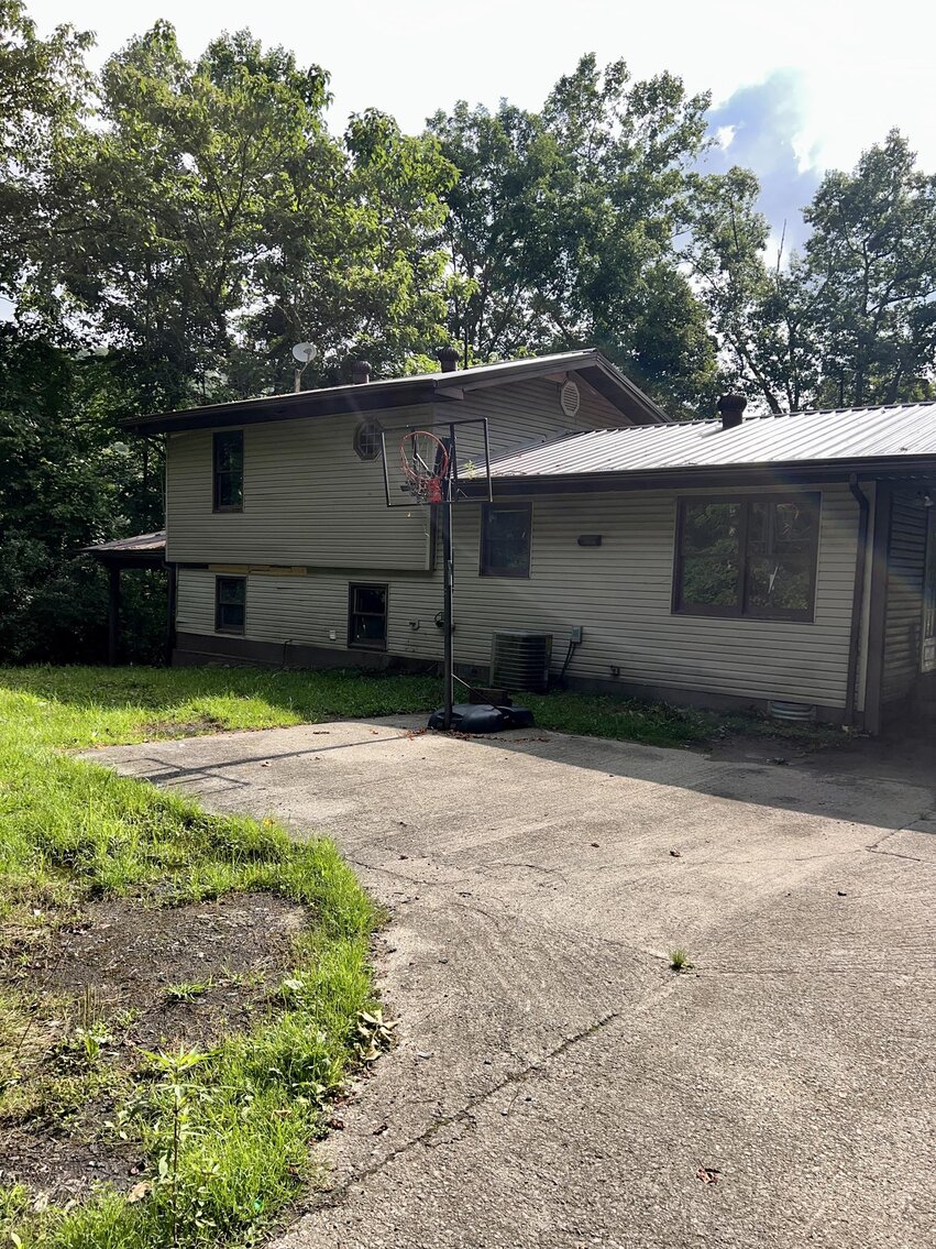 Image for SOLD $132,000 - Home, 2 Mobile Homes, & Garage Selling to the Highest Bidder