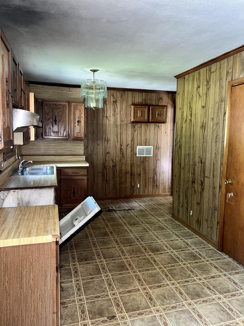 Image for SOLD $132,000 - Home, 2 Mobile Homes, & Garage Selling to the Highest Bidder