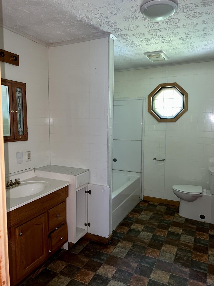 Image for SOLD $132,000 - Home, 2 Mobile Homes, & Garage Selling to the Highest Bidder