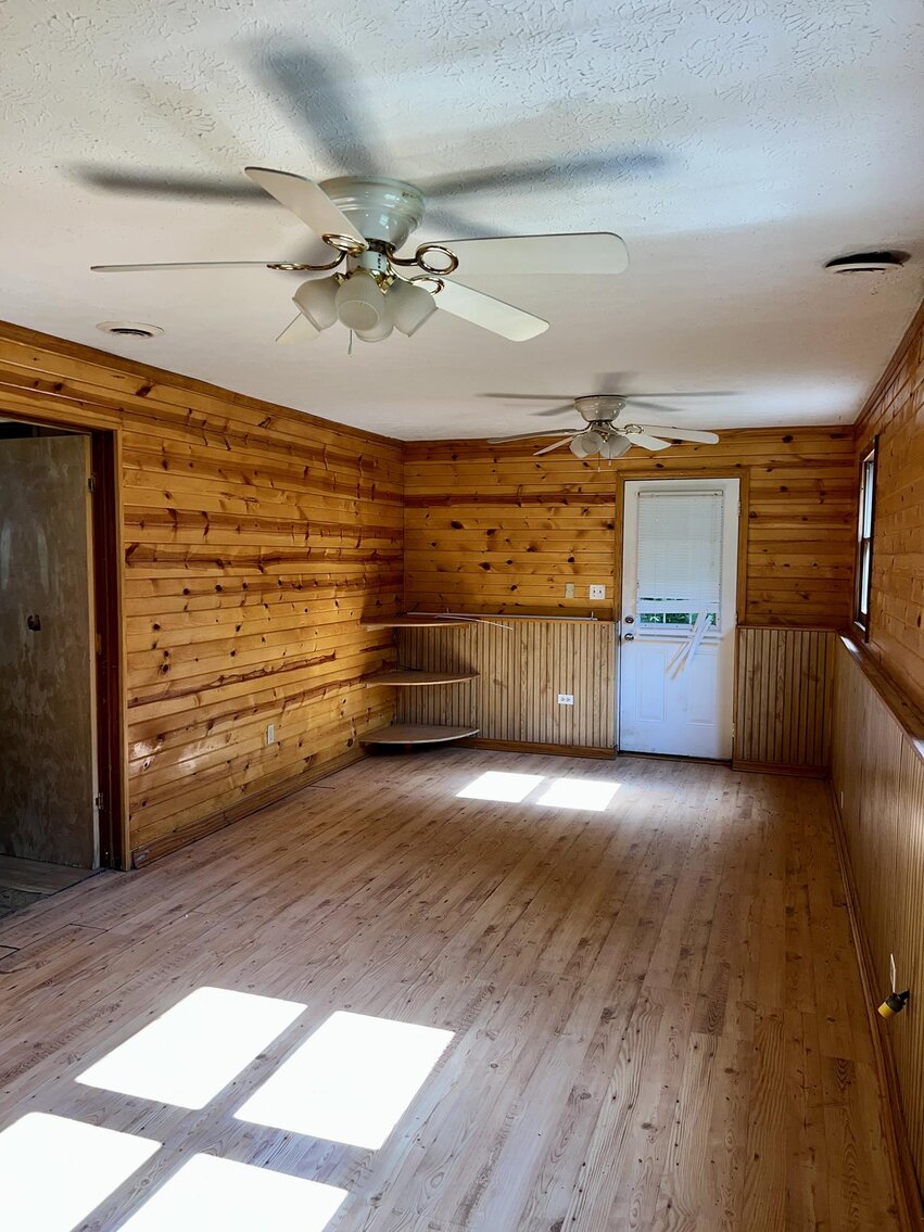 Image for SOLD $132,000 - Home, 2 Mobile Homes, & Garage Selling to the Highest Bidder