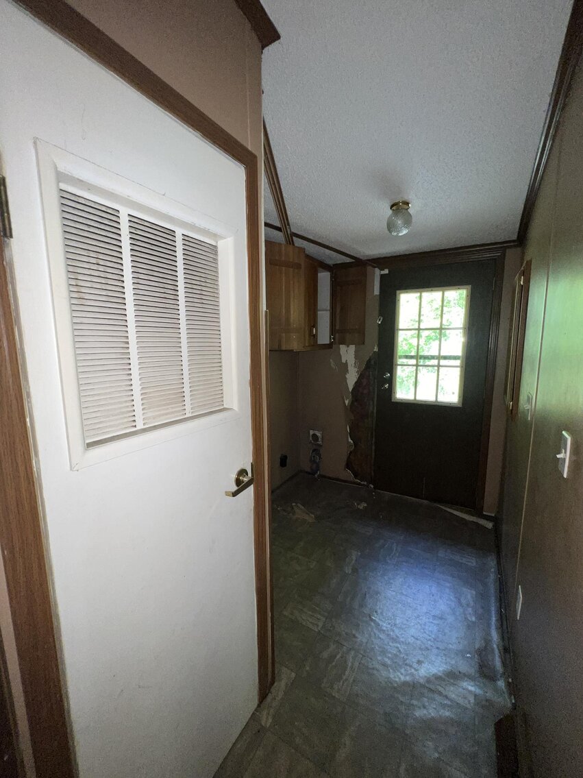 Image for SOLD $132,000 - Home, 2 Mobile Homes, & Garage Selling to the Highest Bidder