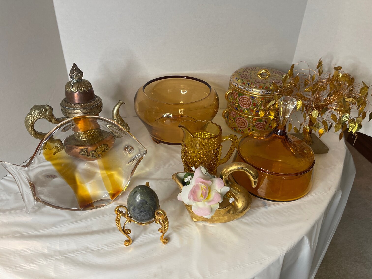 Gold glass and decor pieces