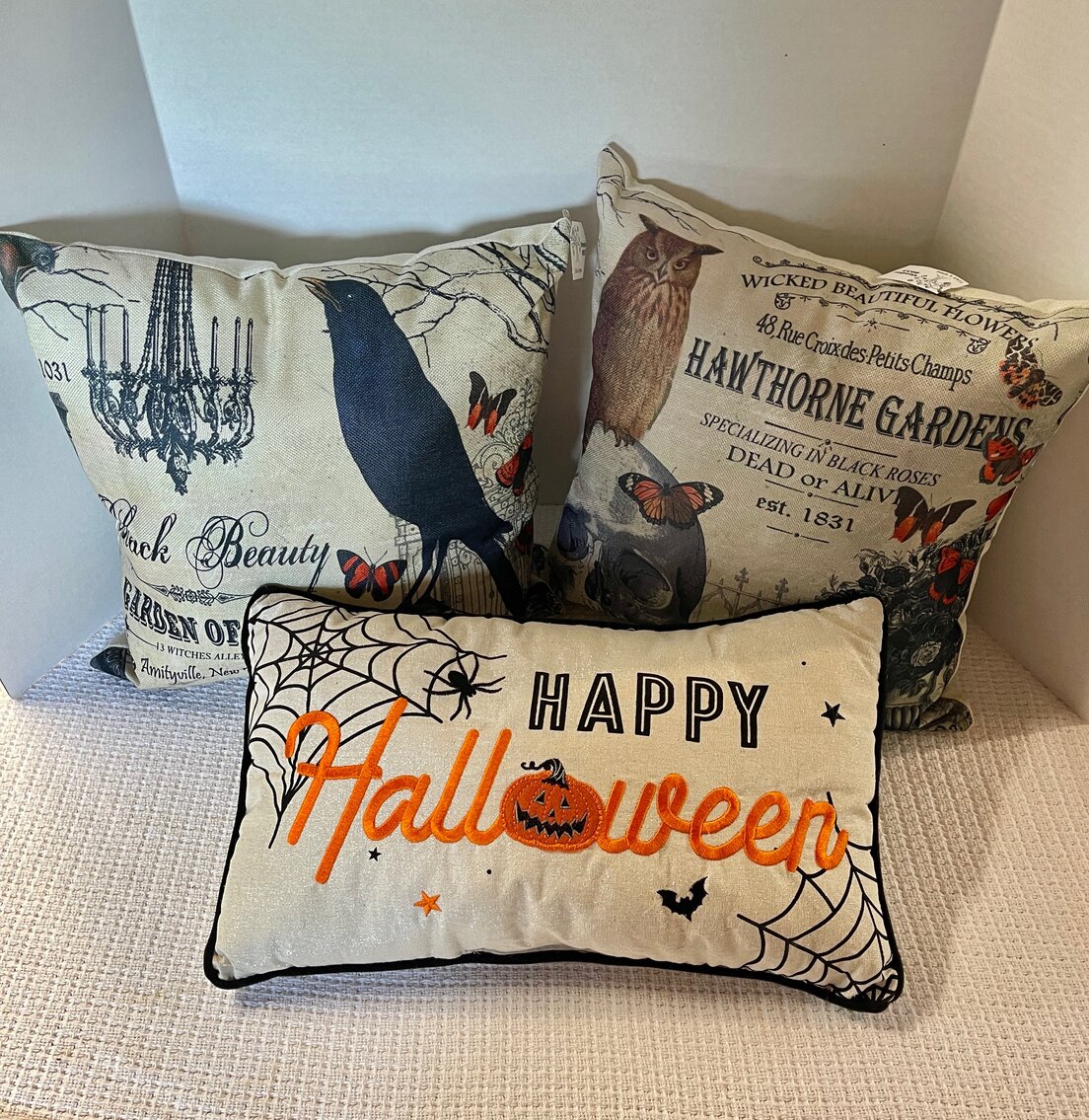 3 Pillow Set vintage look Lot 1 of 9