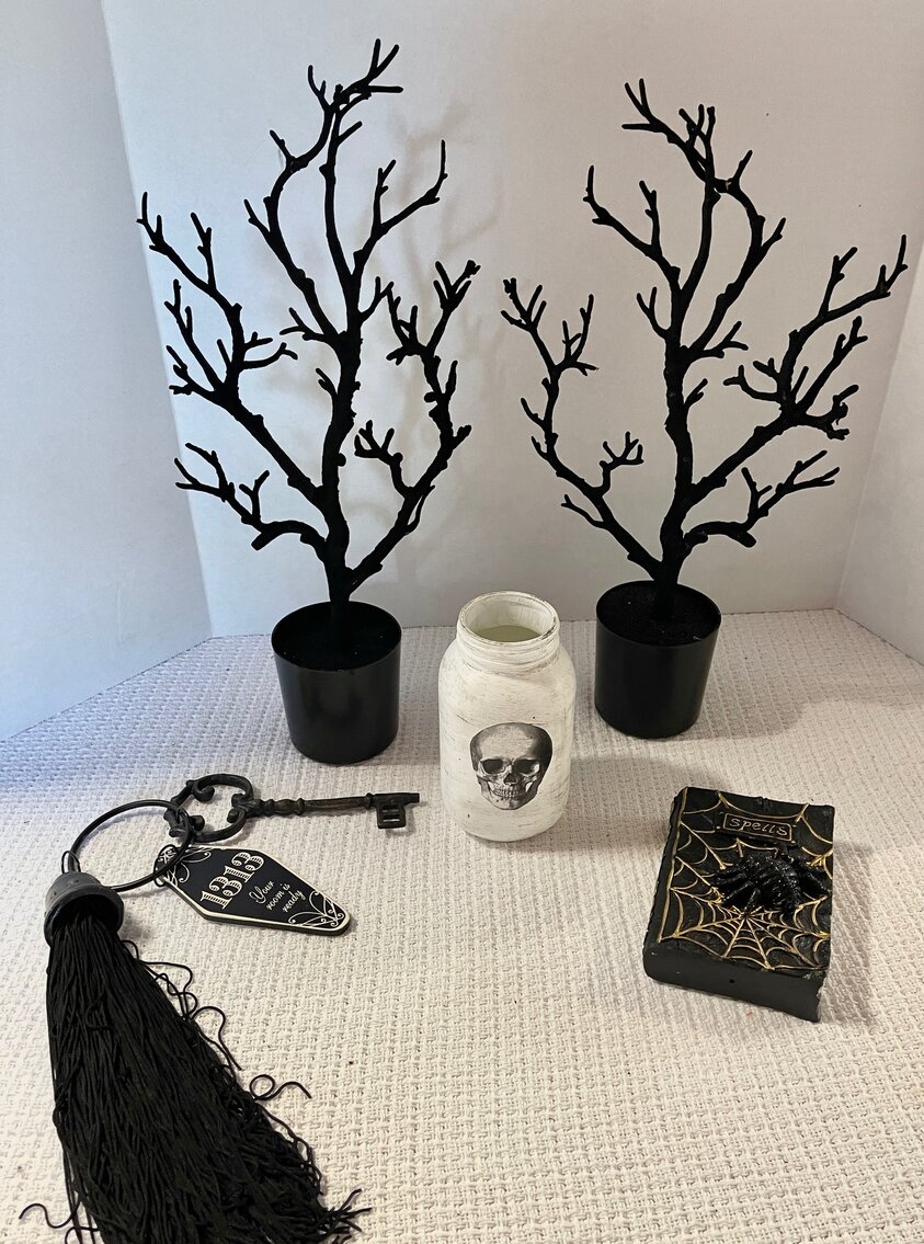 Spooky Trees and more Lot 2 of 4