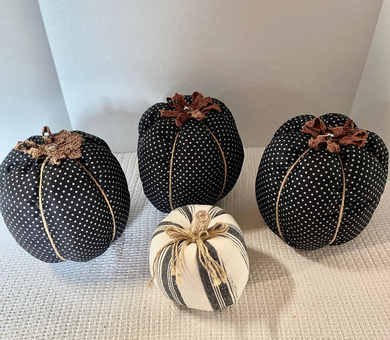 4 Pumpkin Set Lot 1 of 2