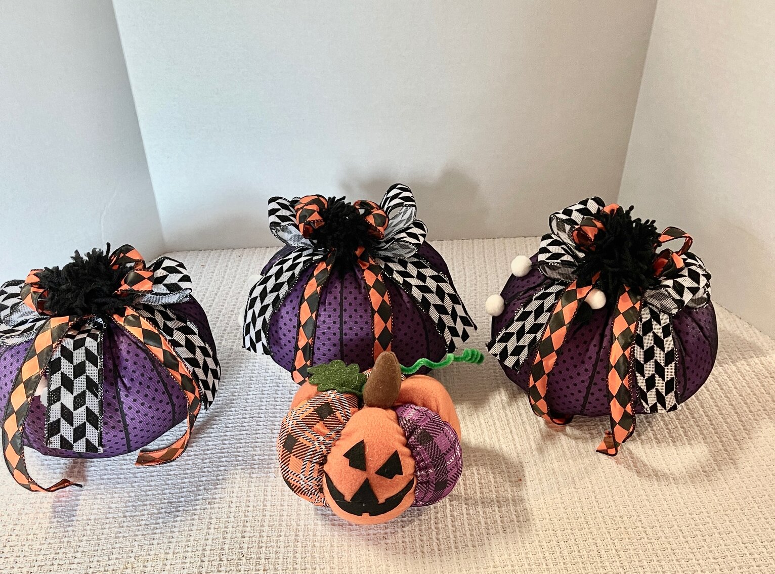 4 Pumpkin Set Lot 2 of 2