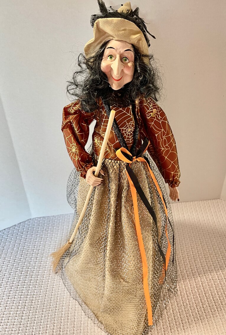 26” Standing Witch