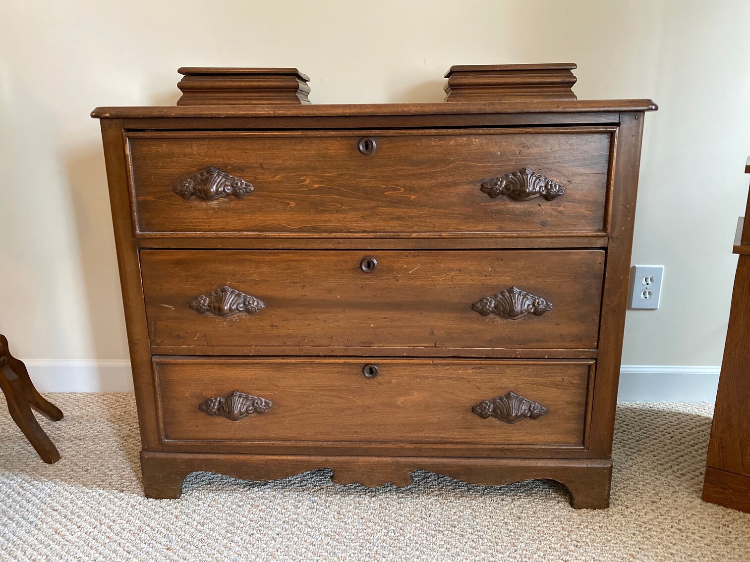 Three drawer chest with compartments on top