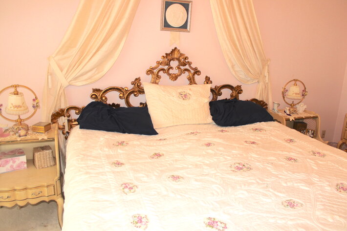 Image for INCREDIBLE 2-RING ESTATE AUCTION