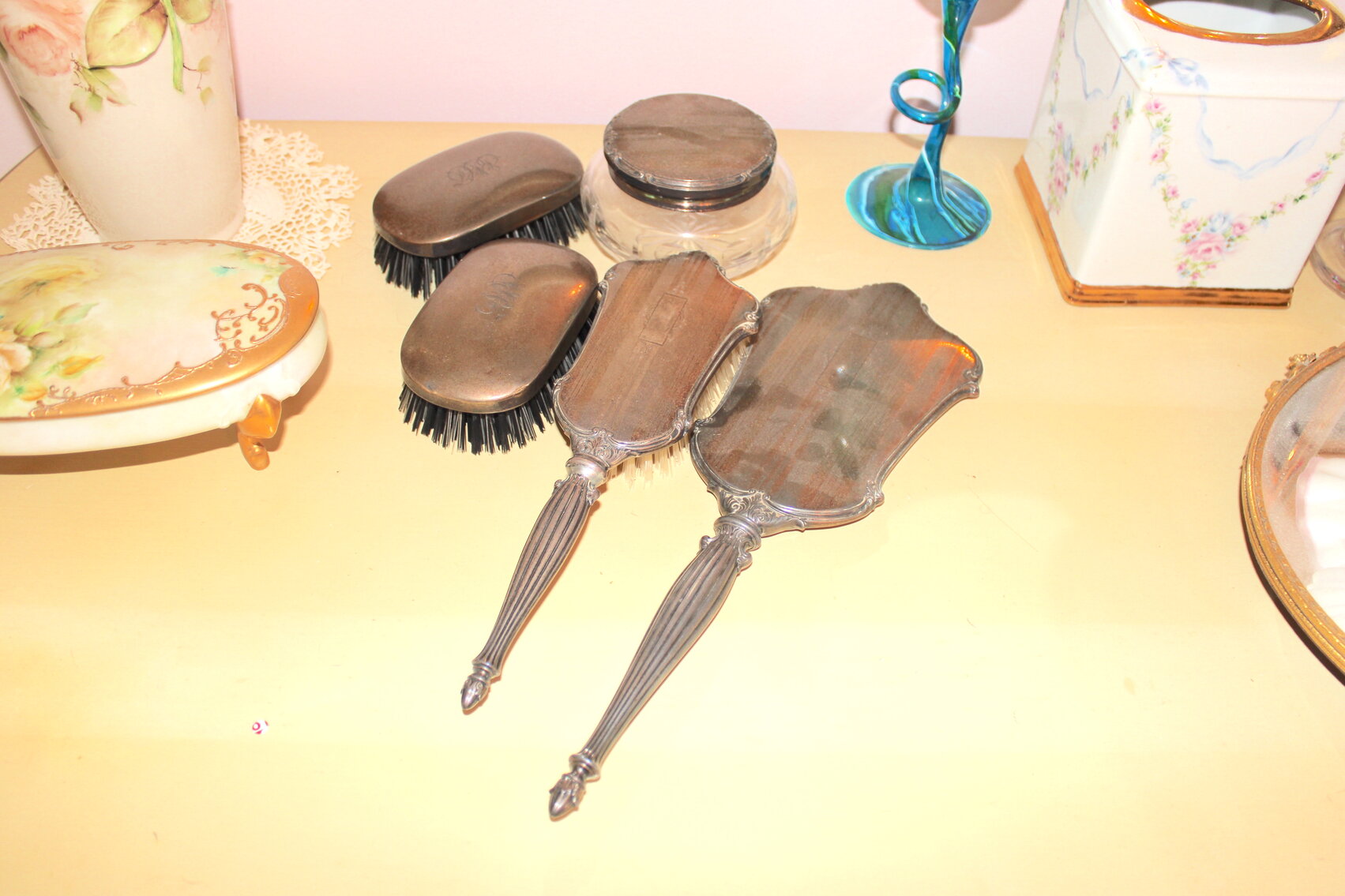 Image for INCREDIBLE 2-RING ESTATE AUCTION